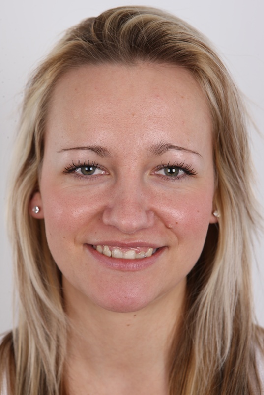 1. Download full pics of Lucie (23) from czechcasting.com