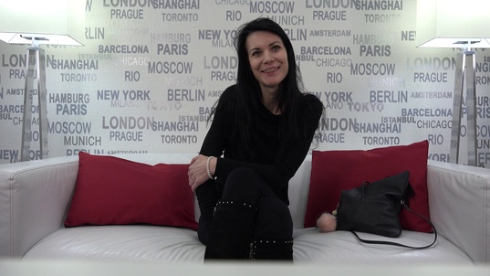 1. Download full pics of Jana (30) from czechcasting.com