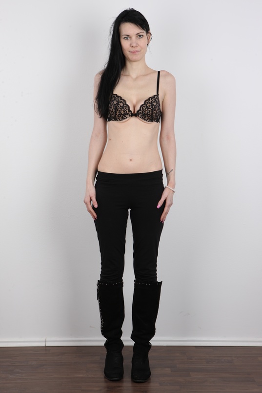 4. Download full pics of Jana (30) from czechcasting.com