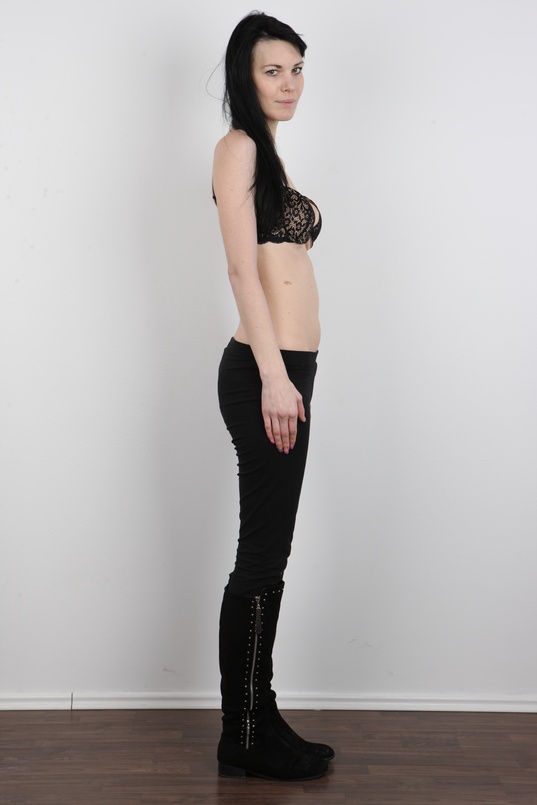 5. Download full pics of Jana (30) from czechcasting.com