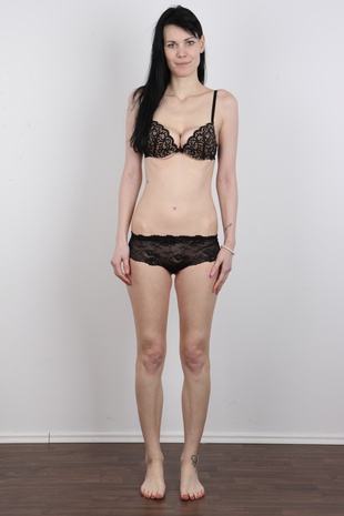 7. Download full pics of model Jana (30) from czechcasting.com