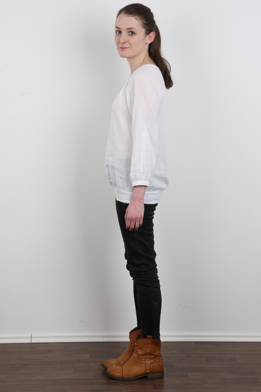 3. Download full pics of Eliska (22) from czechcasting.com