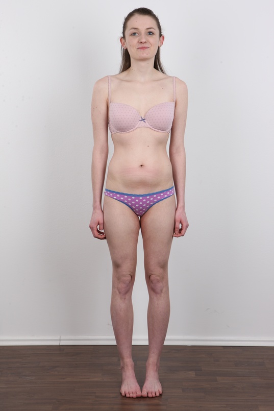 7. Download full pics of Eliska (22) from czechcasting.com