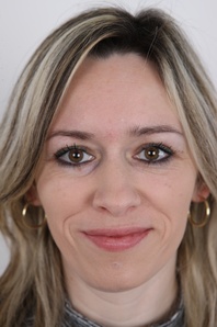 1. Download full pics of Jana (34) from czechcasting.com