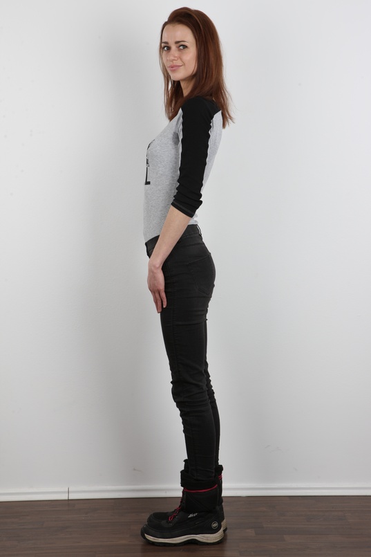 3. Download full pics of Veronika (25) from czechcasting.com