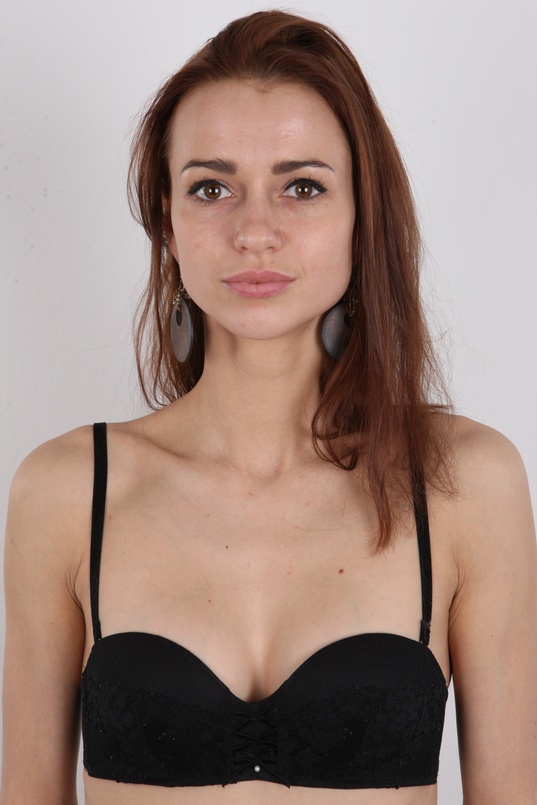6. Download full pics of Veronika (25) from czechcasting.com