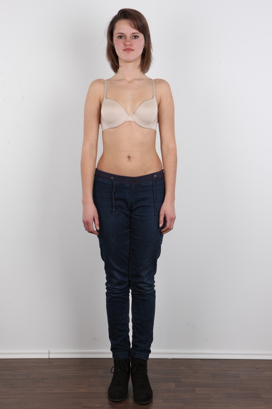 4. Download full pics of Veronika (22) from czechcasting.com