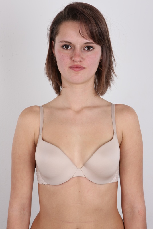 6. Download full pics of Veronika (22) from czechcasting.com