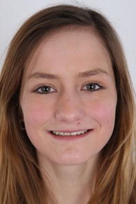 1. Download full pics of Martina (18) from czechcasting.com