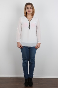 2. Download full pics of Petra (19) from czechcasting.com