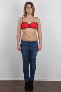 4. Download full pics of Petra (19) from czechcasting.com