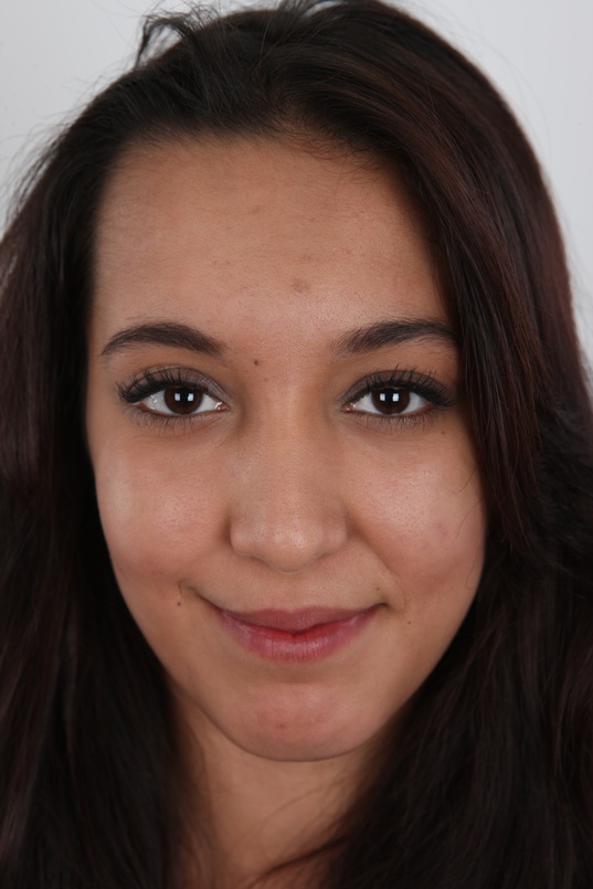 1. Download full pics of Veronika (18) from czechcasting.com