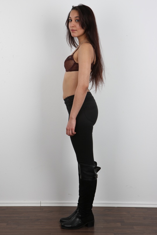 5. Download full pics of Veronika (18) from czechcasting.com