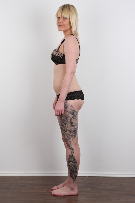 4. Download full pics of Klara (24) from czechcasting.com