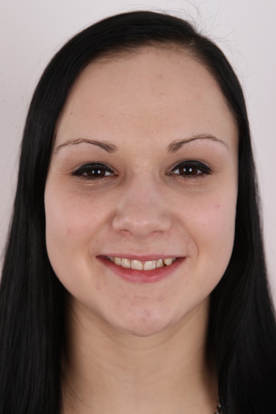 1. Download full pics of Veronika (21) from czechcasting.com