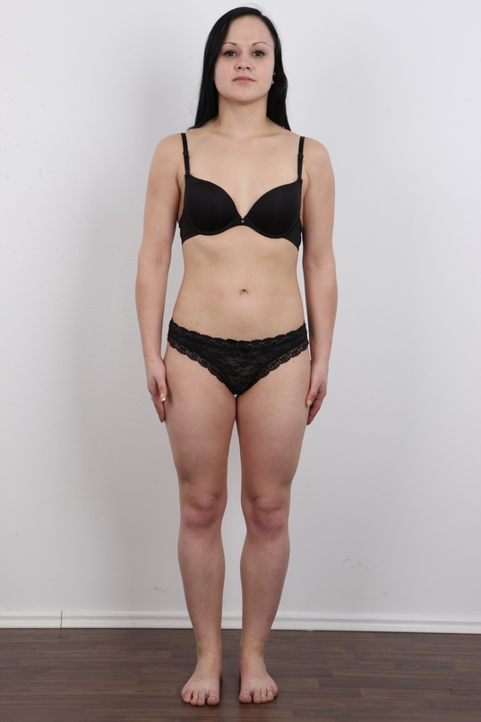 7. Download full pics of Veronika (21) from czechcasting.com