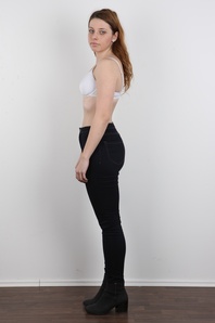 5. Download full pics of Tereza (18) from czechcasting.com