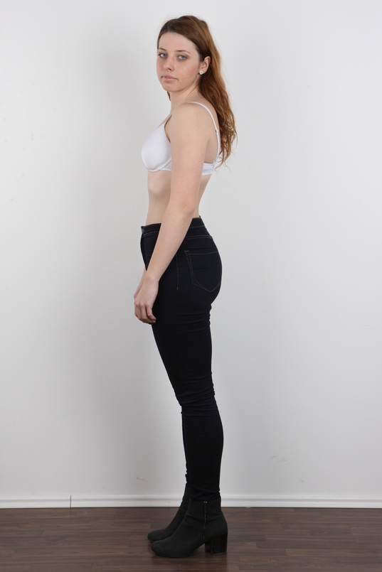 5. Download full pics of Tereza (18) from czechcasting.com