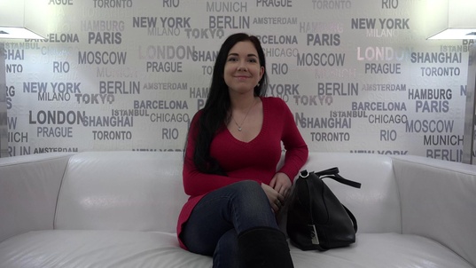 1. Download full pics of Lucka (25) from czechcasting.com