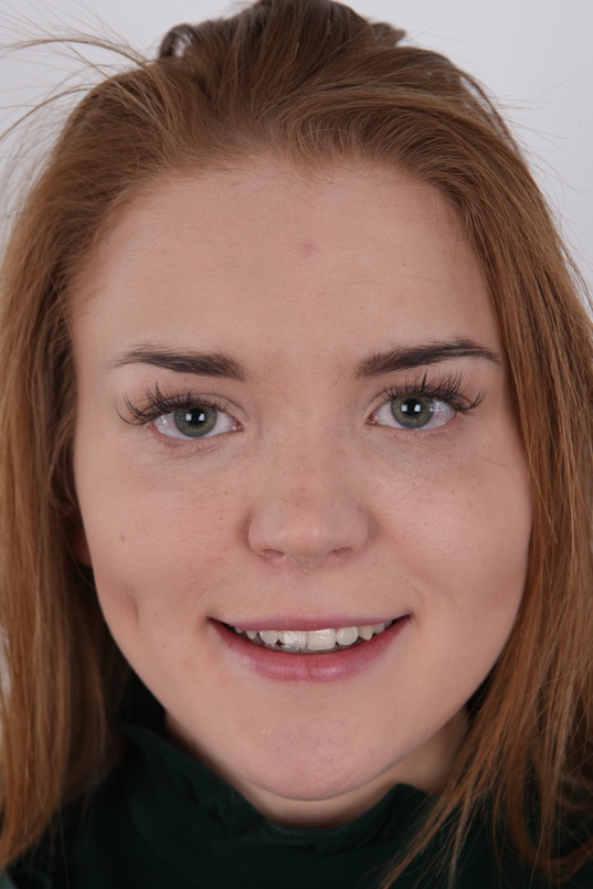 1. Download full pics of Natalie (19) from czechcasting.com