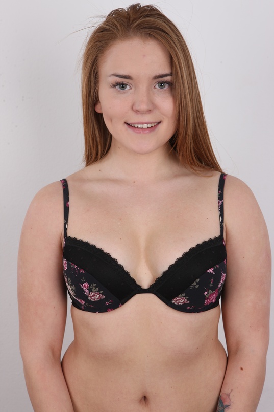 6. Download full pics of Natalie (19) from czechcasting.com