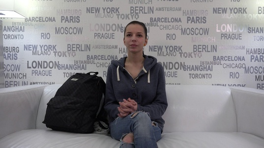 1. Download full pics of Linda (19) from czechcasting.com