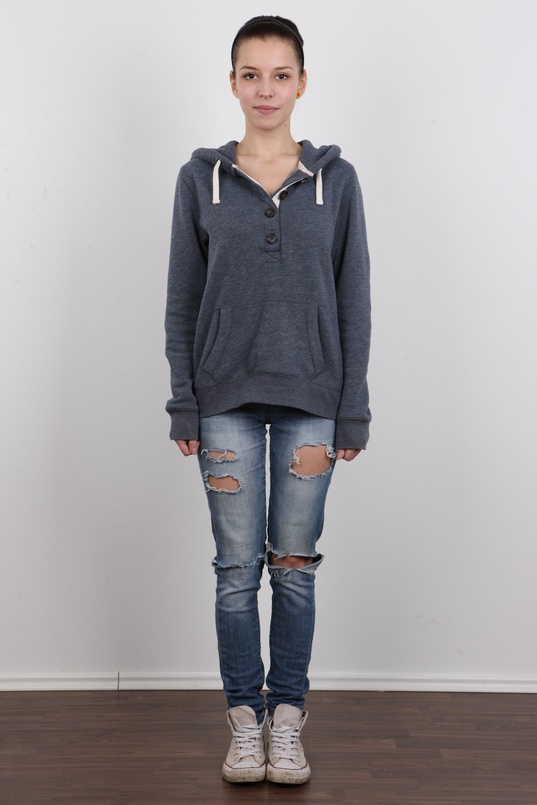 2. Download full pics of Linda (19) from czechcasting.com