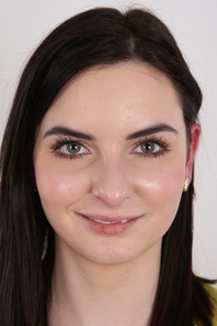 1. Download full pics of Julie (18) from czechcasting.com