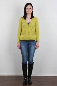 2. Download full pics of Julie (18) from czechcasting.com