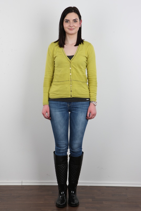 2. Download full pics of Julie (18) from czechcasting.com