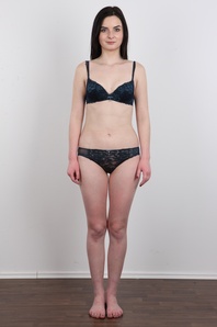 7. Download full pics of Julie (18) from czechcasting.com