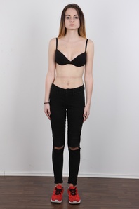 4. Download full pics of Dominika (18) from czechcasting.com