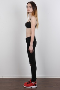 5. Download full pics of Dominika (18) from czechcasting.com