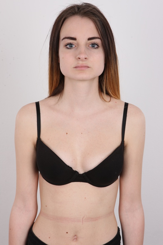 6. Download full pics of Dominika (18) from czechcasting.com