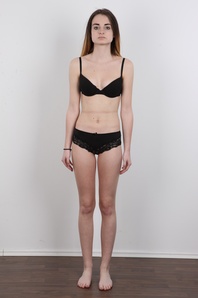 7. Download full pics of Dominika (18) from czechcasting.com