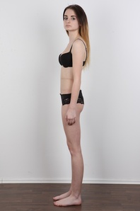 8. Download full pics of Dominika (18) from czechcasting.com