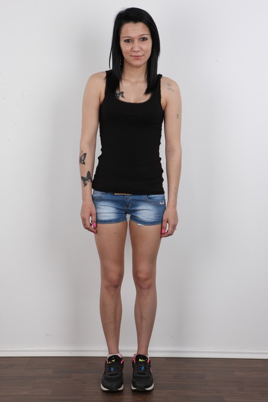 2. Download full pics of Denisa (21) from czechcasting.com