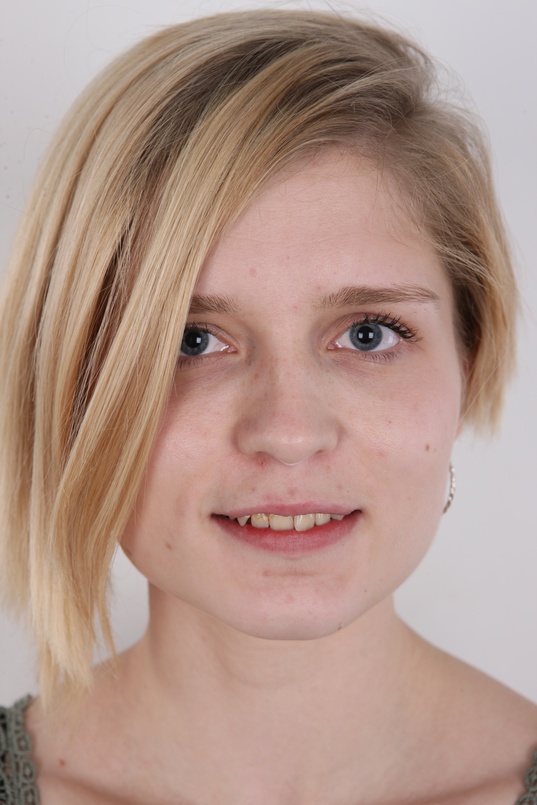 1. Download full pics of Barbora (21) from czechcasting.com