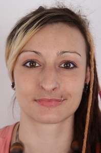 1. Download full pics of Eva (26) from czechcasting.com