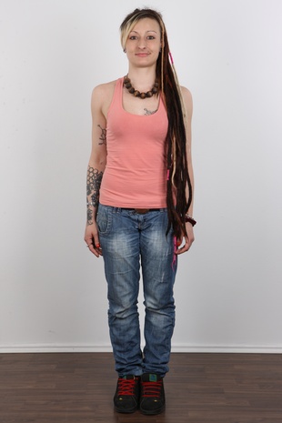 2. Download full pics of model Eva (26) from czechcasting.com