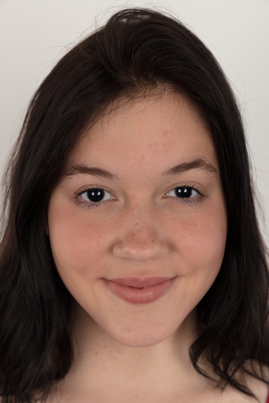 1. Download full pics of Nikol (18) from czechcasting.com