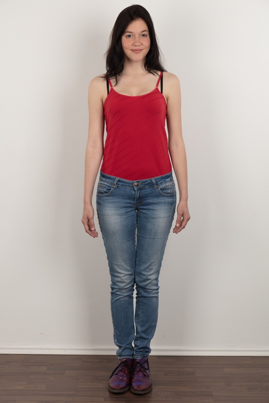 2. Download full pics of Nikol (18) from czechcasting.com