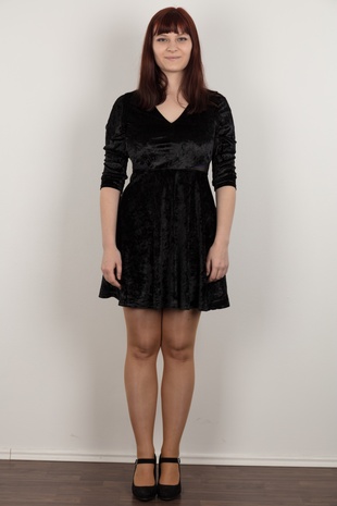 2. Download full pics of model Eva (20) from czechcasting.com