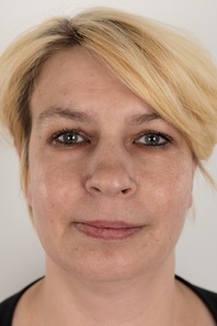 1. Download full pics of Mirka (42) from czechcasting.com