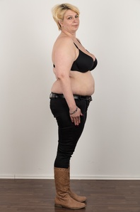 5. Download full pics of Mirka (42) from czechcasting.com