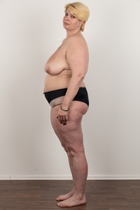 8. Download full pics of Mirka (42) from czechcasting.com