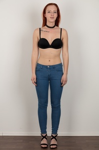 4. Download full pics of Veronika (18) from czechcasting.com