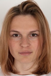 1. Download full pics of Tereza (28) from czechcasting.com