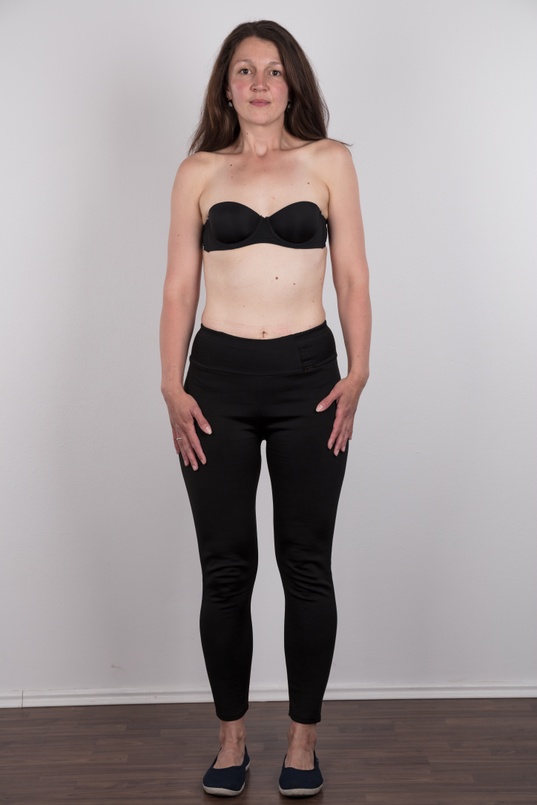 4. Download full pics of Petra (32) from czechcasting.com