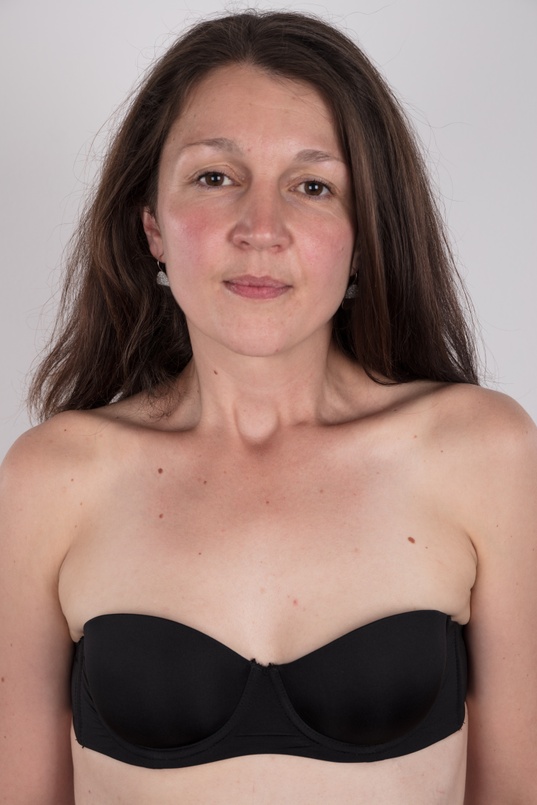 6. Download full pics of Petra (32) from czechcasting.com